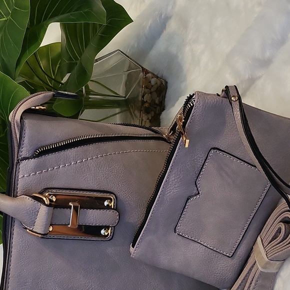 Tote and Wristlet Handbag combo! - Picture 4 of 9